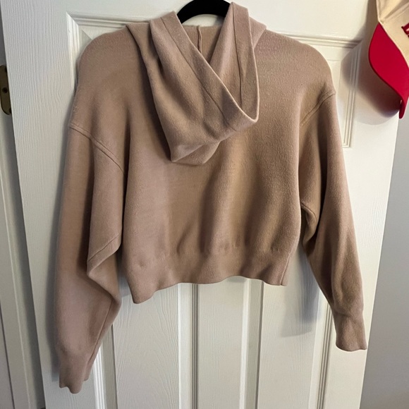 Onzie Cropped Hoodie Sweater - Picture 4 of 4